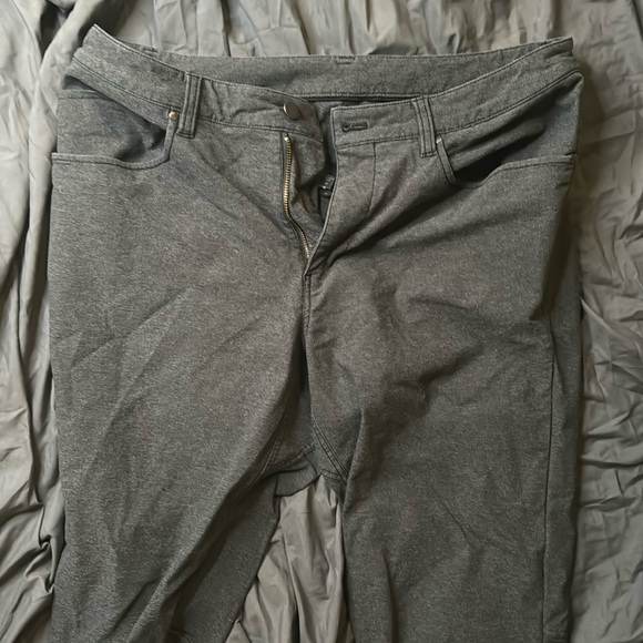 Lululemon Men’s Heathered Black ABC pant 32L x 34W - Picture 3 of 7